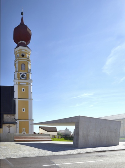 Ortsplatz Handenberg, Oberösterreich; Bauherr: Gemeinde Handenberg; Architektur: Heidl Architekten ZT GmbH, Linz; Freiraumplanung: Barbara Bacher, Linz