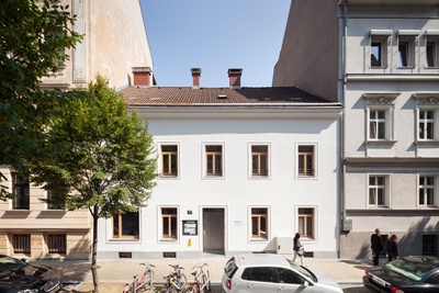 Linz (OÖ);
Of(f)´n Stüberl Linz;
Bauherr_in: Evangelische Pfarrgemeinde A.B. Linz - Innere Stadt /
Evangelische Stadt-Diakonie Linz;
Architektur: URMANN RADLER ZT GmbH, Linz