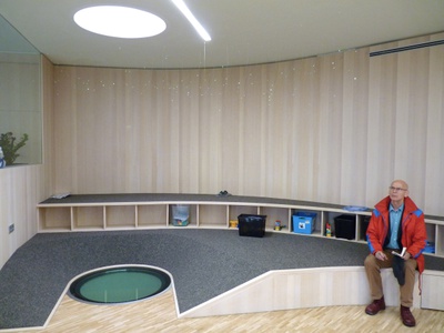 Bauherrenpreis 2014 – Die Juryreise – Otto Kapfinger im Schülerhort Spaunstraße in Linz (grabner | konrad architektinnen)