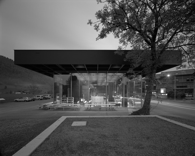 Werkraum Bregenzerwald, Ausstellungs- und Versammlungshalle – Bauherrschaft: Werkraum Bregenzerwald, Dr. Renate Breuß; Architektur + Freiraum: Peter Zumthor, Atelier Zumthor & Partner